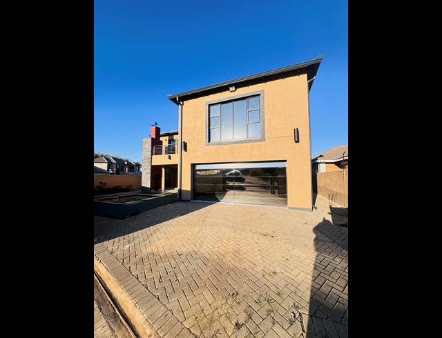 4 BEDROOM FREESTANDING FOR SALE IN MINERALIA